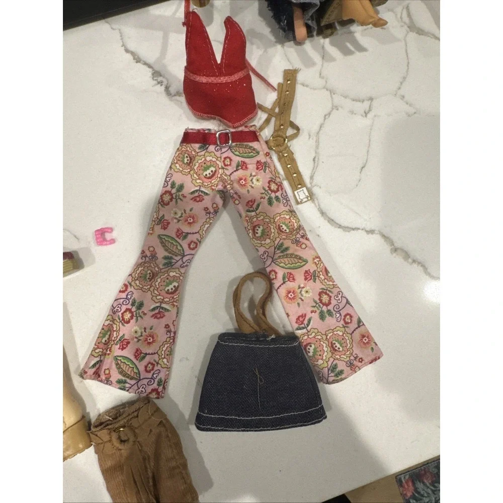 Lot Of 4 Mattel My Scene 1999 Dolls, Cloths And Accessories!